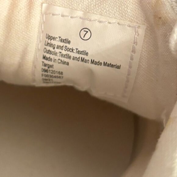 Universal Thread White Sneakers Size 7 - Picture 6 of 7